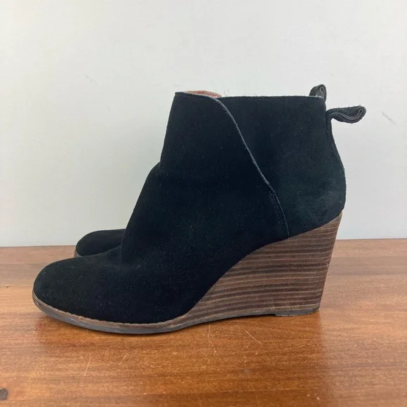 Lucky Brand Yezzah Black Suede Wedge Ankle Bootie Boots Women’s Size 10M. - Picture 2 of 12